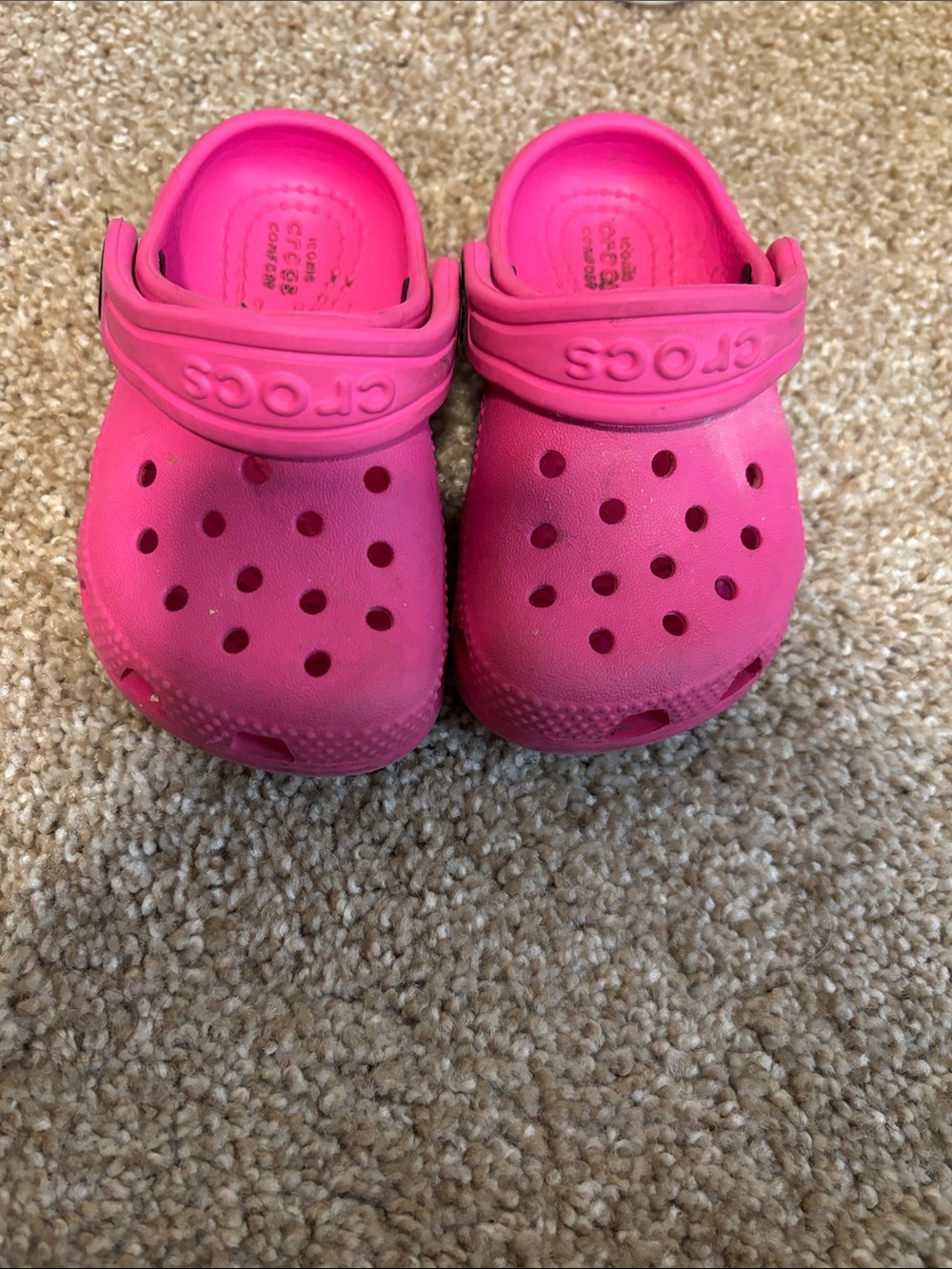 CROCS Kids Classic Clog in Hot Pink
